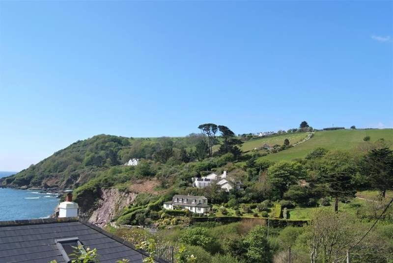 Cosy Beachfront Retreat With Stunning Sea Views & Free Access To A Local Indoor Pool Talland Exterior foto