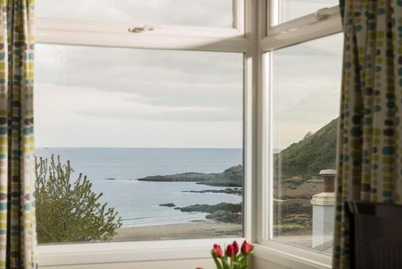 Cosy Beachfront Retreat With Stunning Sea Views & Free Access To A Local Indoor Pool Talland Exterior foto